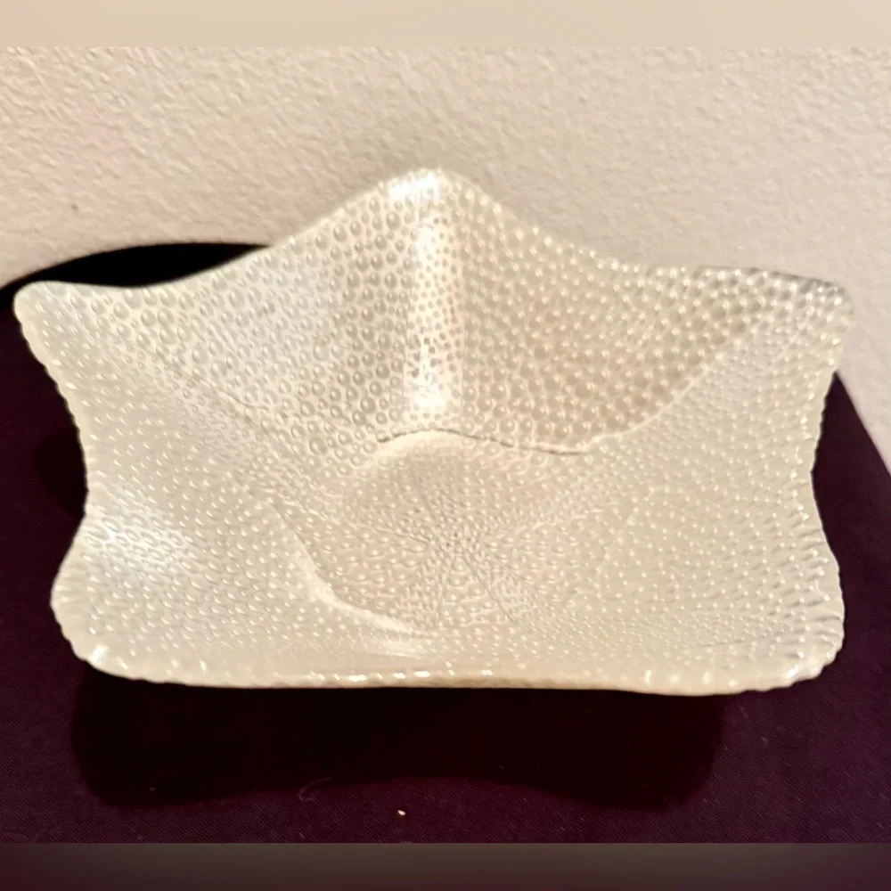 Akcam Turkey pearlescent 8” starfish bowl. - Picture 4 of 15